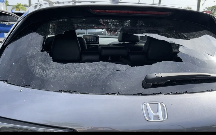 Hàng trăm chủ xe Honda HR-V phản ánh kính sau bị vỡ khi bật tính năng sấy
