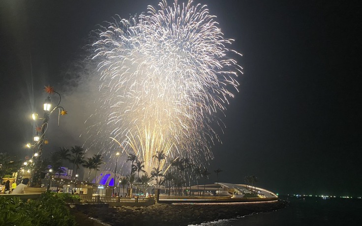 Người dân Phú Quốc xem bắn pháo hoa đón giao thừa Tết Nguyên đán 2024 ở đâu?