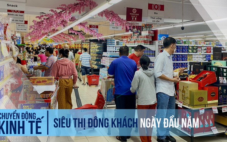 Siêu thị đông khách ngày đầu năm