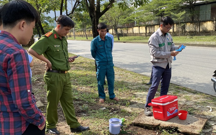 Đà Nẵng: Bắt quả tang công ty sản xuất giấy xả thải ra môi trường