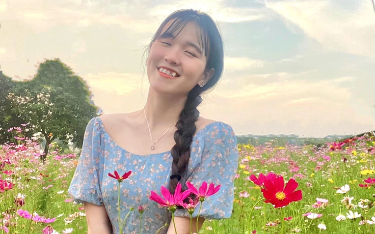 Từng mót mủ cao su để kiếm tiền đi học, cô gái tốt nghiệp thủ khoa