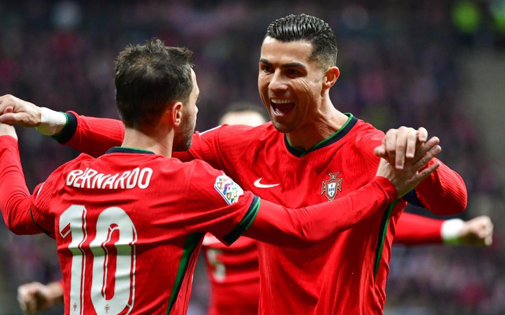 Ronaldo ghi bàn vào lưới Ba Lan sau 17 năm, Bồ Đào Nha nối dài mạch thắng