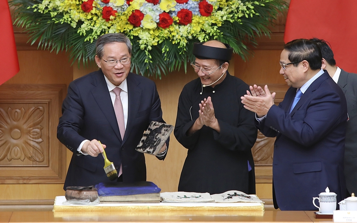 Hai thủ tướng Việt Nam và Trung Quốc thưởng thức quan họ, in tranh Đông Hồ