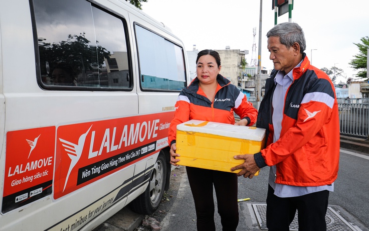 Vợ chồng đối tác tài xế Lalamove đồng hành mọi nẻo đường: ‘Gia đình là động lực’