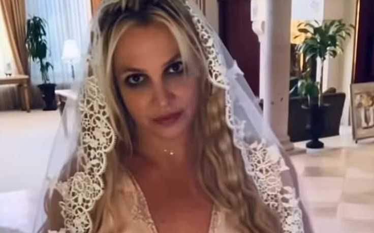 Britney Spears gây sốc khi kết hôn lần nữa