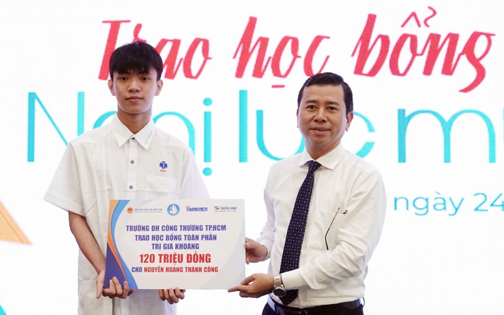 Cậu học trò hoàn cảnh khốn cùng được trường đại học cấp học bổng toàn phần