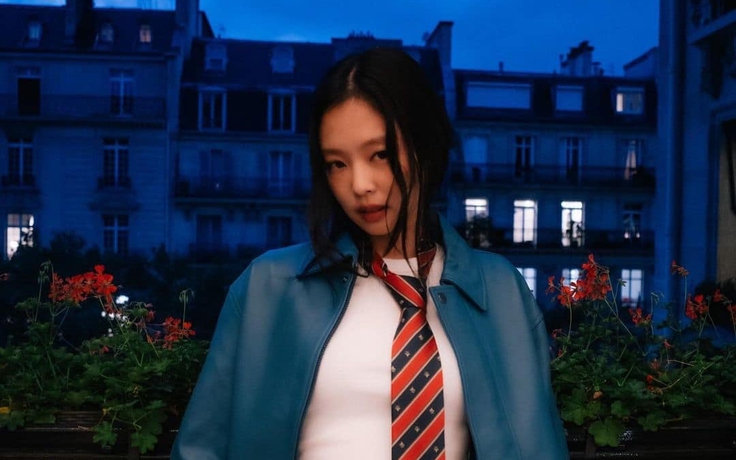 Jennie (BlackPink) bị chỉ trích vì gợi cảm hóa hình ảnh nữ sinh