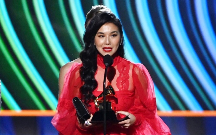 Nữ ca sĩ gốc Việt lần đầu thắng giải Grammy