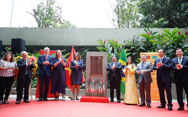 Thủ tướng xúc động dự lễ gắn biển kỷ niệm tôn vinh Hồ Chủ tịch tại Rio de Jainero