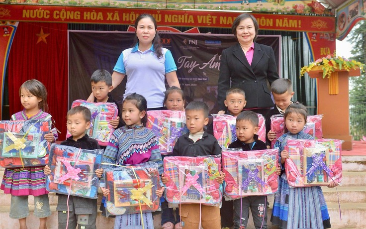 'Nối vòng tay ấm' mang hơi ấm lên vùng cao