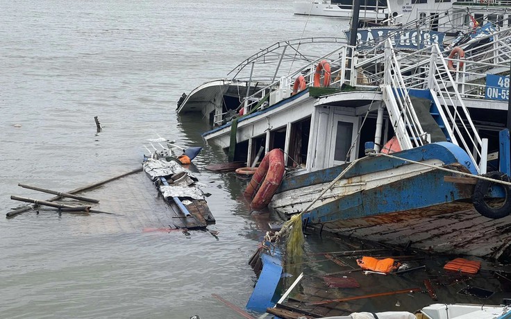 'Khai tử' tàu du lịch vỏ gỗ trên vịnh Hạ Long