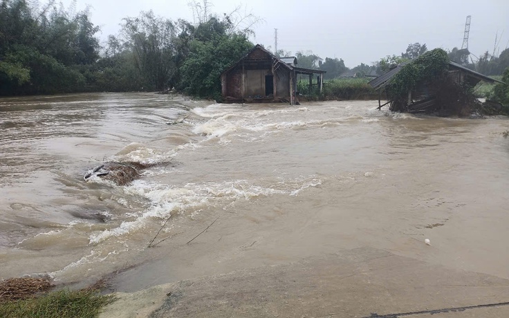 Mưa lớn, lũ các sông ở Quảng Ngãi đang lên