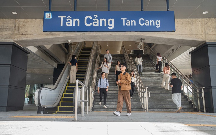 Giới trẻ TP.HCM kết hợp xe công nghệ và metro để nhanh chóng, tiết kiệm