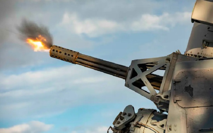Tên lửa Houthi bay gần đến mức tàu chiến Mỹ phải dùng vũ khí cuối cùng
