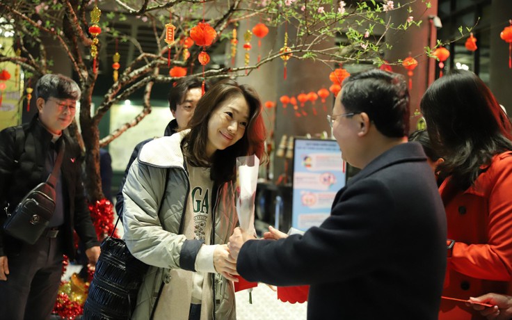 300 khách du lịch Hàn Quốc 'xông đất' vịnh Hạ Long