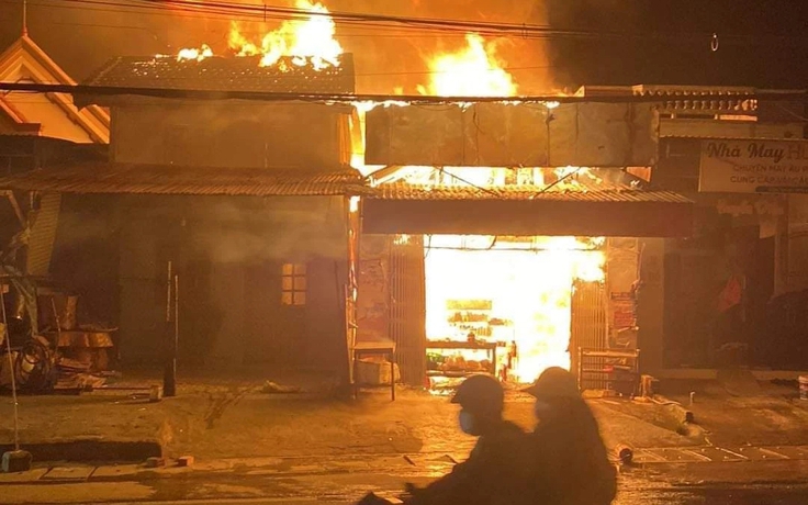 Hỏa hoạn đêm giao thừa làm cháy 2 ngôi nhà tại Kon Tum: Nghi do chập điện