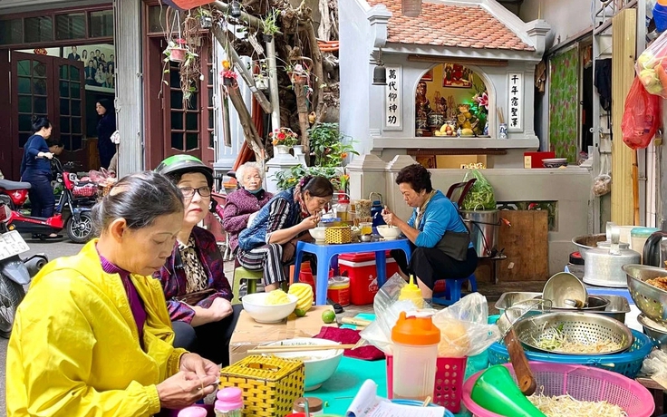 Báo Mỹ gợi ý 5 quán ăn đường phố Hà Nội xứng đáng có mặt trong Michelin