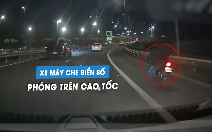 'Ngán ngẩm' người đàn ông lái xe máy du xuân... trên cao tốc