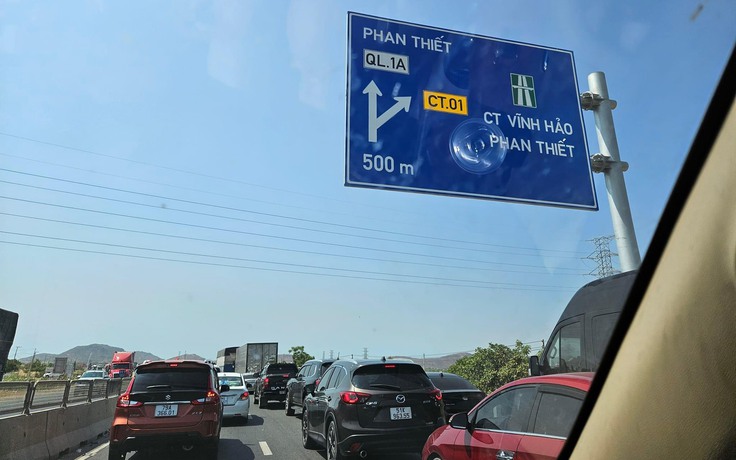 Tạm đóng đầu vào cao tốc Vĩnh Hảo - Phan Thiết do lưu lượng xe quá đông