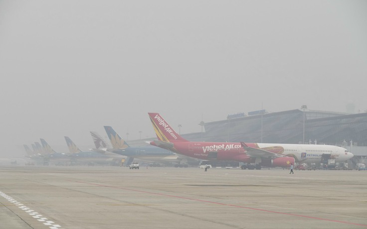 Sương mù dày đặc, gần 100 chuyến bay không thể cất, hạ cánh tại Nội Bài