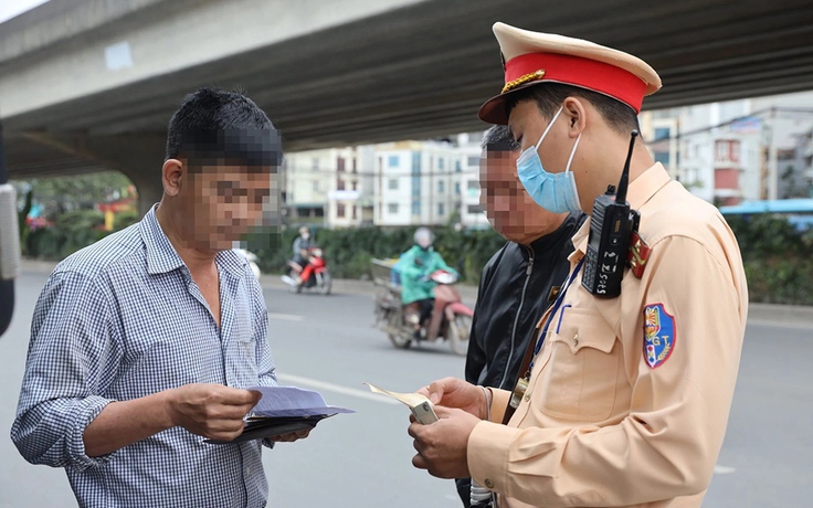 Trừ điểm GPLX có giống như bấm lỗ bằng lái?