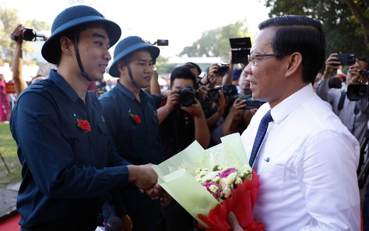 Thanh niên TP.HCM nhập ngũ: Bén duyên từ lá đơn chống dịch Covid-19