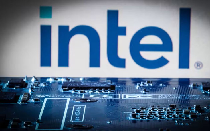 Intel đặt mục tiêu cung cấp chip cho 100 triệu PC AI