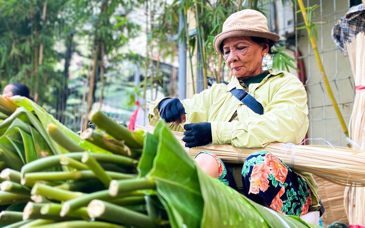 Độc đáo phiên chợ bán lá 'gói đất, gói trời' mỗi năm chỉ họp một lần dịp tết