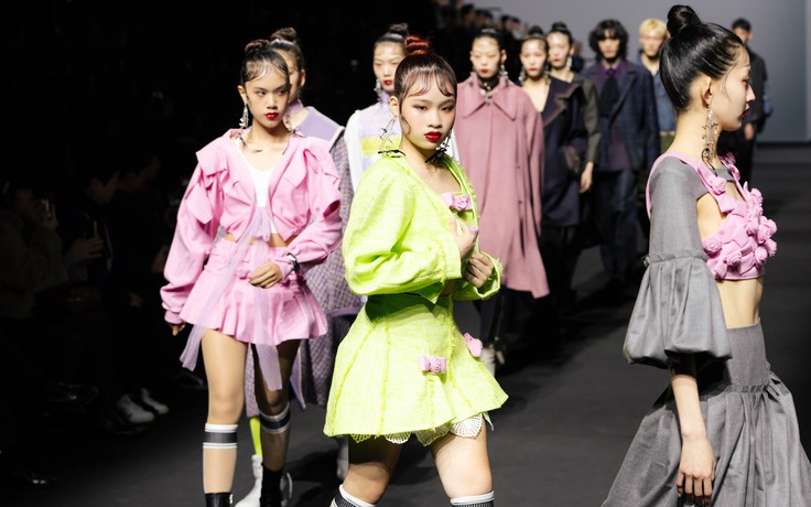 Almira Bảo Hà, Kelly Ngọc Anh khoe thần thái trên sàn diễn Seoul Fashion Week