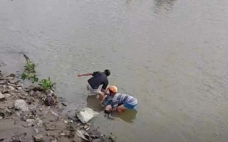 Tìm thấy thi thể người đàn ông trong vụ chìm ghe chở cát trên sông Mang Thít