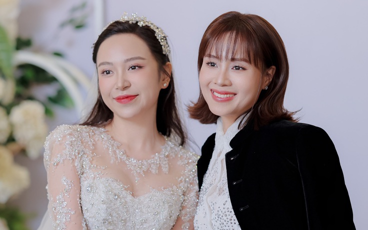 Hồng Diễm, Nhã Phương rạng rỡ đến mừng cưới Kim Oanh 'Những cô gái trong thành phố'