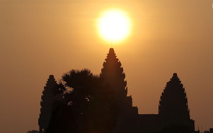 Bí ẩn mặt trời mọc trên đỉnh đền Angkor vào thời điểm ngày và đêm bằng nhau