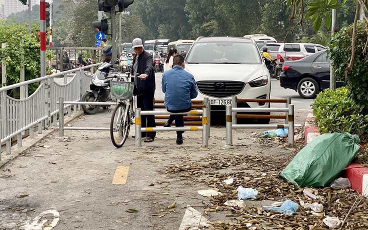 Người Hà Nội 'chê' đường dành cho xe đạp vì 'nặng mùi'