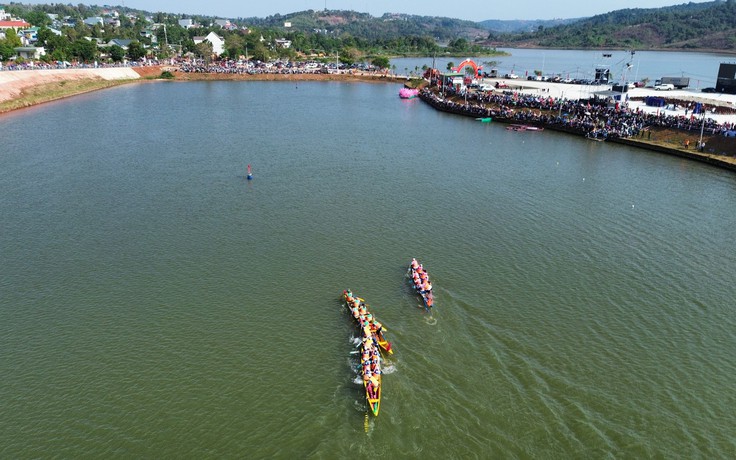 Nhộn nhịp ngày hội đua thuyền trên cao nguyên đất đỏ M’Nông