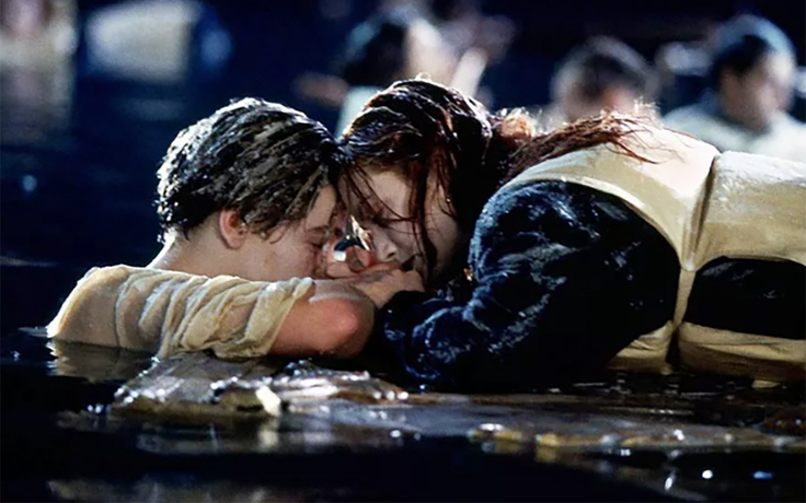 Cánh cửa tàu Titanic trong phim của James Cameron bán với giá 718.750 USD