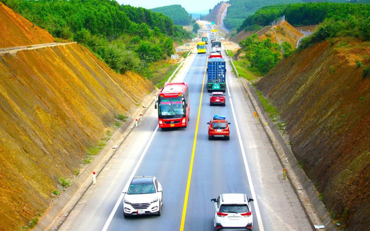 Sẽ cấm xe khách, xe tải nặng vào cao tốc Cam Lộ - La Sơn