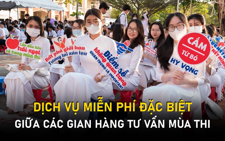 Bàn làm nail miễn phí nhưng tận tâm giữa các gian hàng tư vấn mùa thi