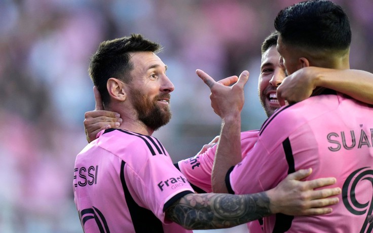 Messi nói gì khi lần đầu tiên ghi bàn bằng ngực và đầu?