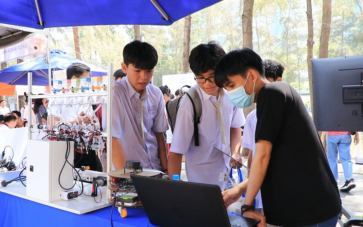 Hơn 3.000 học sinh phổ thông thích thú trải nghiệm TDTU Open Day 2024