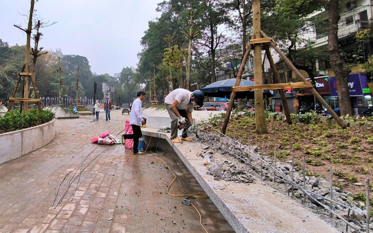 Quận 'lõi' Hà Nội 'gọt' bớt đá ở vườn hoa 14 tỉ đồng