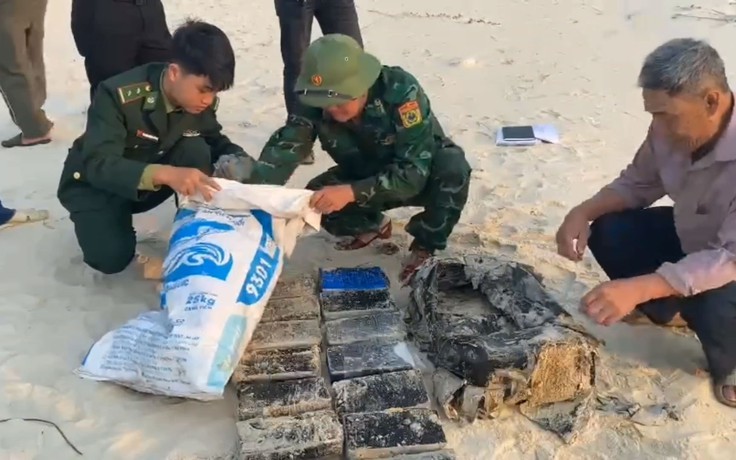 Phát hiện hơn 20 kg ma túy trôi dạt vào bờ biển Quảng Bình
