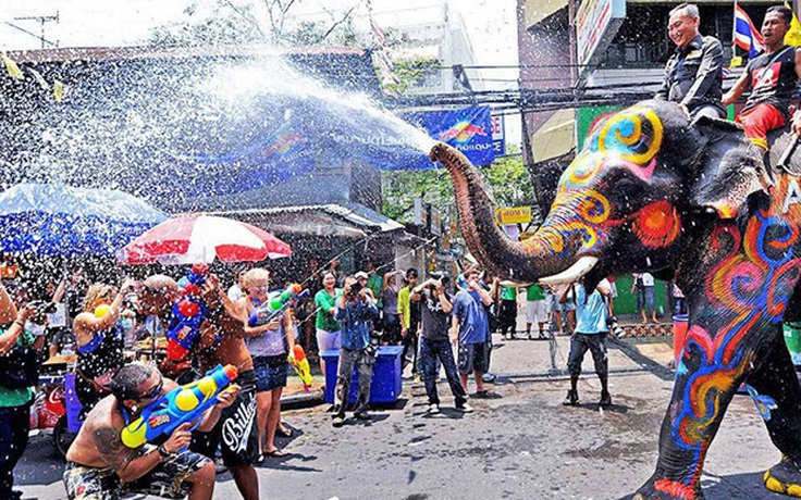 Thái Lan 'chơi sốc' khi giảm giá vé máy bay ngay cao điểm tết té nước