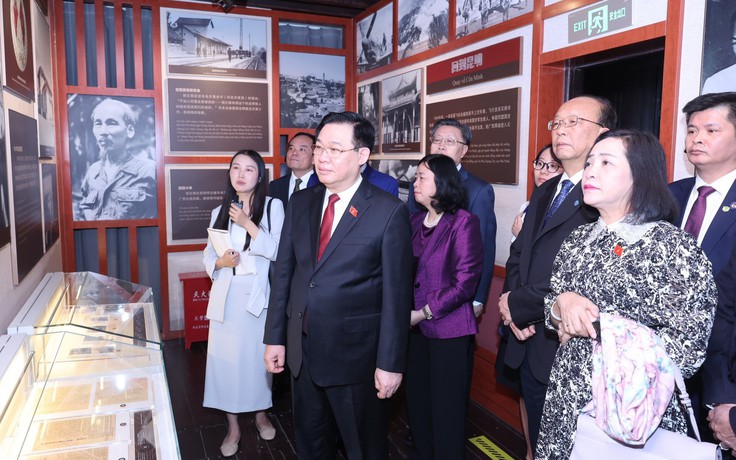 Chủ tịch Quốc hội thăm Khu di tích Chủ tịch Hồ Chí Minh tại tỉnh Vân Nam