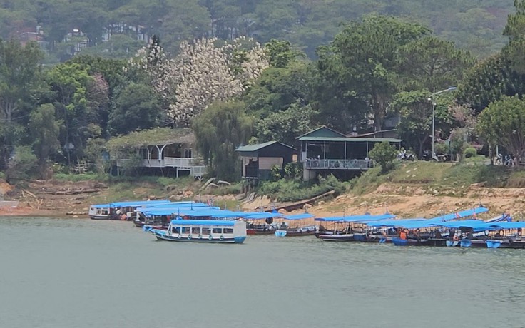 Bao giờ chấm dứt hoạt động dịch vụ trên mặt nước thắng cảnh hồ Tuyền Lâm?