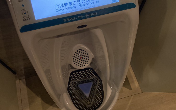 Có thể xét nghiệm nước tiểu ngay tại nhà vệ sinh công cộng Trung Quốc
