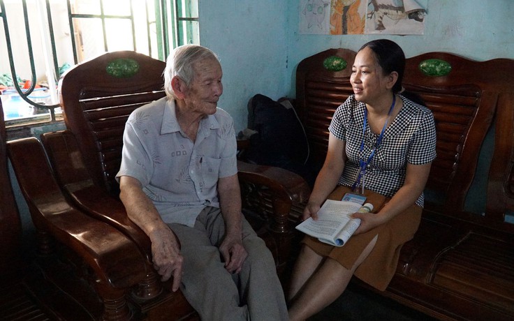 Chuyện tử tế: Hai cụ ông tuổi 80 xin trả hộ nghèo