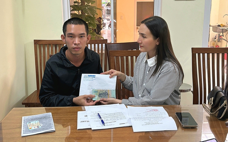Trao tiền bạn đọc giúp các hoàn cảnh khó khăn ở Phú Yên, Bình Định