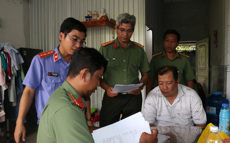 Tạm giữ người đàn ông mua máy in màu về in tiền giả