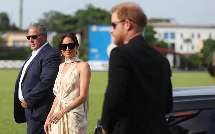 Công nương Meghan Markle chi gần 4 tỉ đồng tiền trang phục khi công du Nigeria