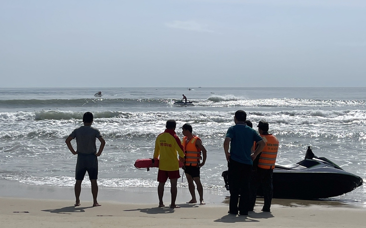 Đà Nẵng: Tìm được thi thể người tắm biển bị sóng cuốn mất tích